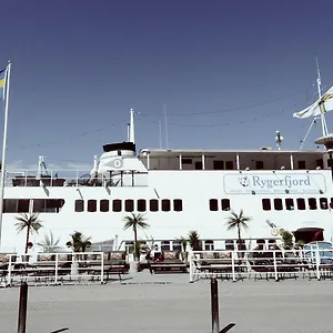 επισκεφθείτε το ξενοδοχείο