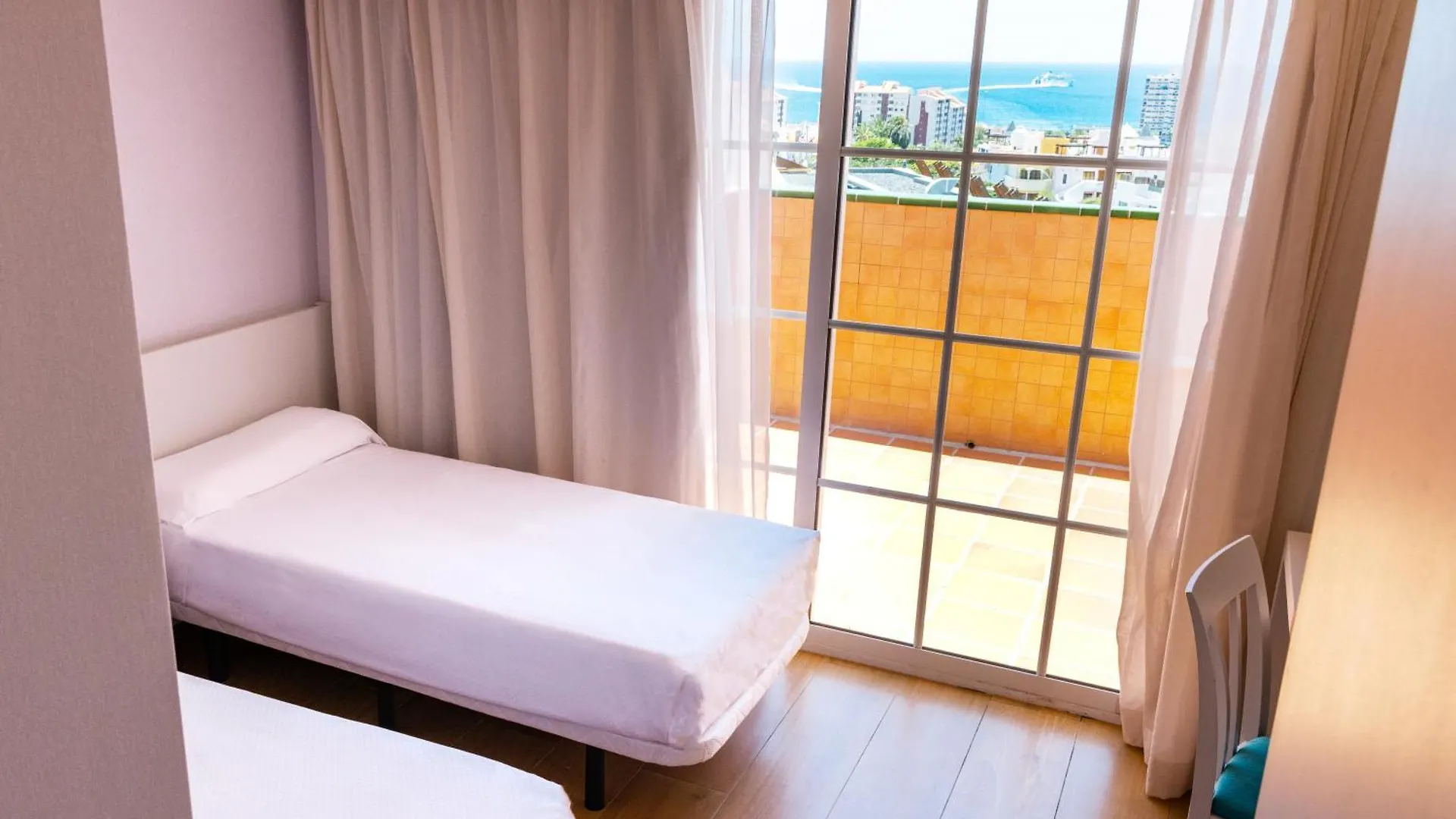 Paradise Park Fun Lifestyle Hotel Los Cristianos  4*, Los Cristianos (Tenerife) Ισπανία
